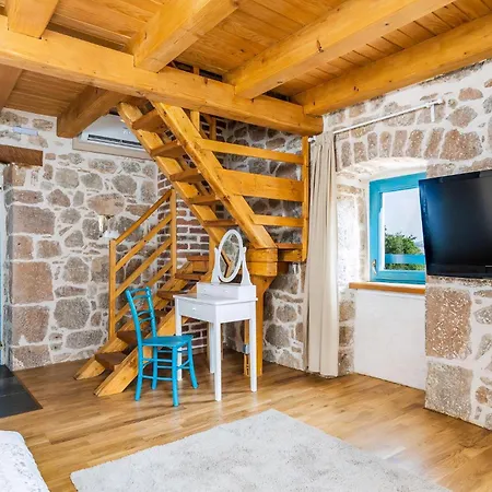 Altes Steinhaus Goranova Kuca Holiday home *