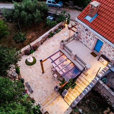 Vakantiehuis Altes Steinhaus Goranova Kuca *