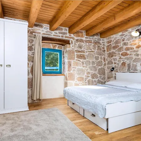 Altes Steinhaus Goranova Kuca Holiday home Seline